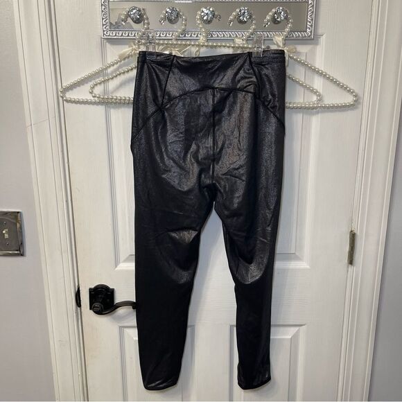 Victoria’s Secret Shimmer Leggings - Picture 5 of 8